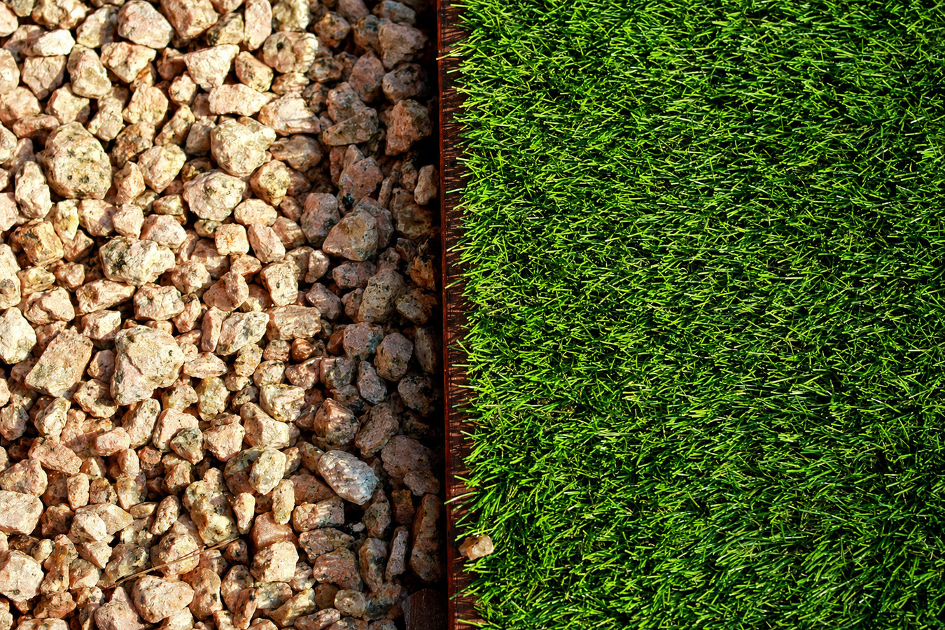 Synthetic lawn turf